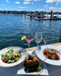 Waterfront shopping and dining at Bayside Marketplace Miami offers live music